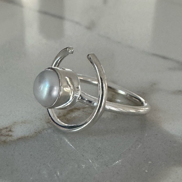 NWOT Sundance Cat’s Cradle Ring, Pearl, Sterling Silver - Picture 2 of 6